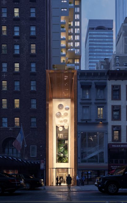 A narrow mirror copper entrance