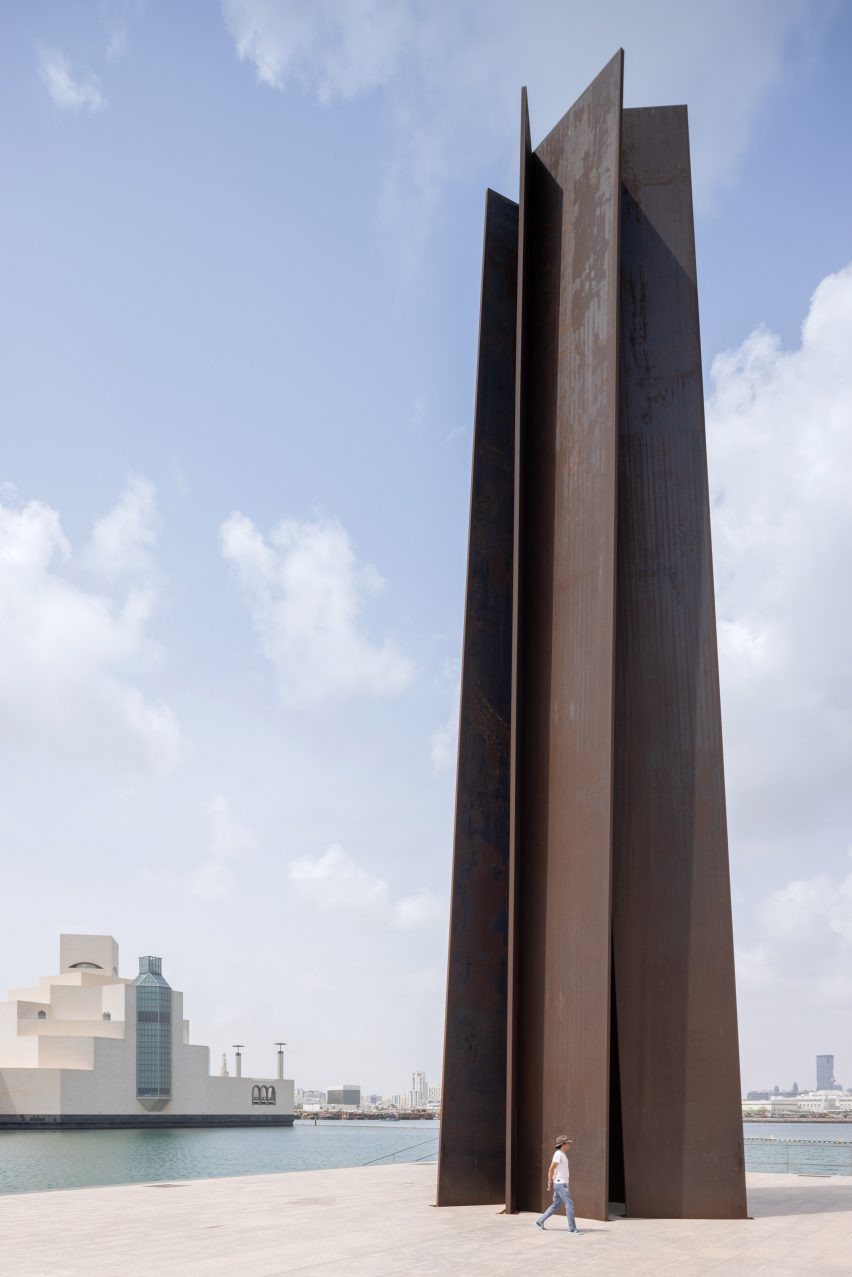 Qatar outdoor artworks shot by Iwan Baan