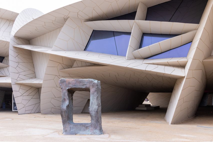 Qatar outdoor artworks shot by Iwan Baan