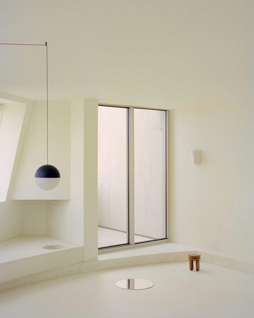 Skewed apartment by Clément Lesnoff-Rocard Architect celebrates "edges"