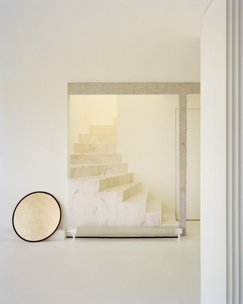 Skewed apartment by Clément Lesnoff-Rocard Architect celebrates "edges"