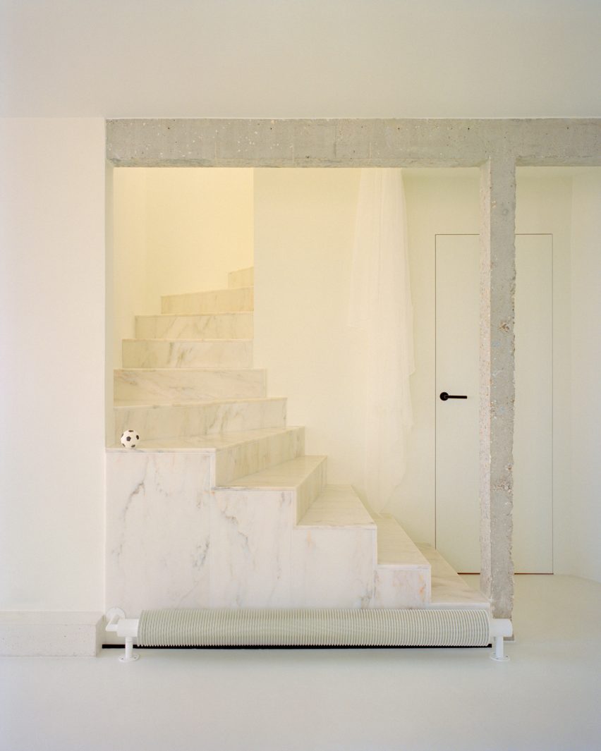 Skewed apartment by Clément Lesnoff-Rocard Architect celebrates "edges"