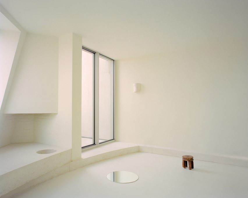 Skewed apartment by Clément Lesnoff-Rocard Architect celebrates "edges"