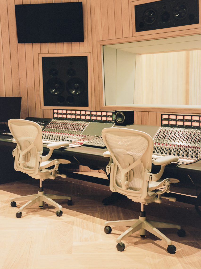 Studio Richter Mahr in Oxfordshire, designed by Charlie Luxton Design
