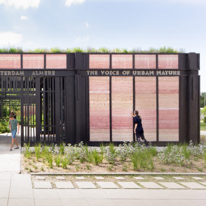 Pink hempcrete outside The Voice of Urban Nature in Almere by Overtreders W