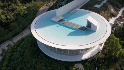 Stepping stones in circular pool
