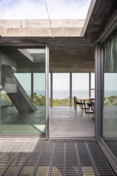 Terrace of Japanese home by Noriaki Hanaoka Architecture