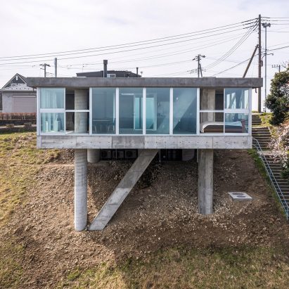 Front facade of Torus House by Noriaki Hanaoka Architecture