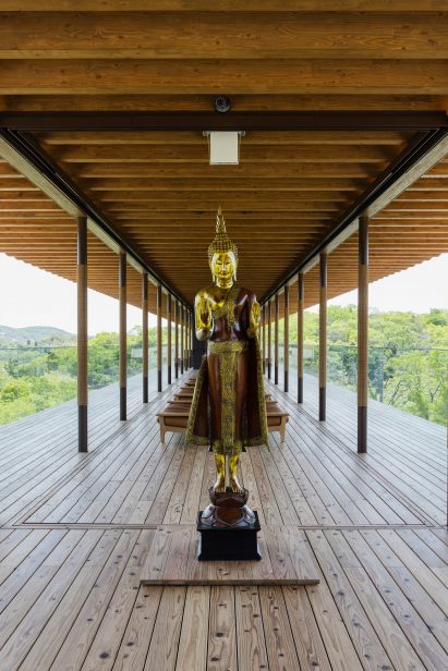 Meditation platform by Shigeru Ban Architects