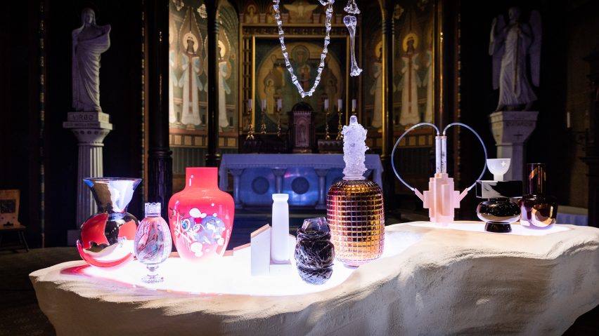 Image of items displayed in a row