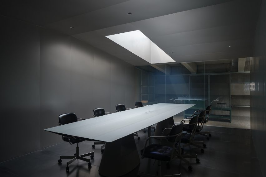 Meeting room at Red Plus studio by Neri&Hu