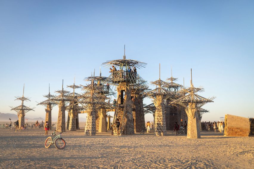 Paradisium burning man