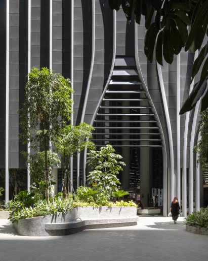 Sculptural facade opening