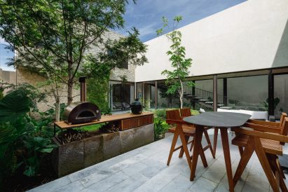 House with courtyards
