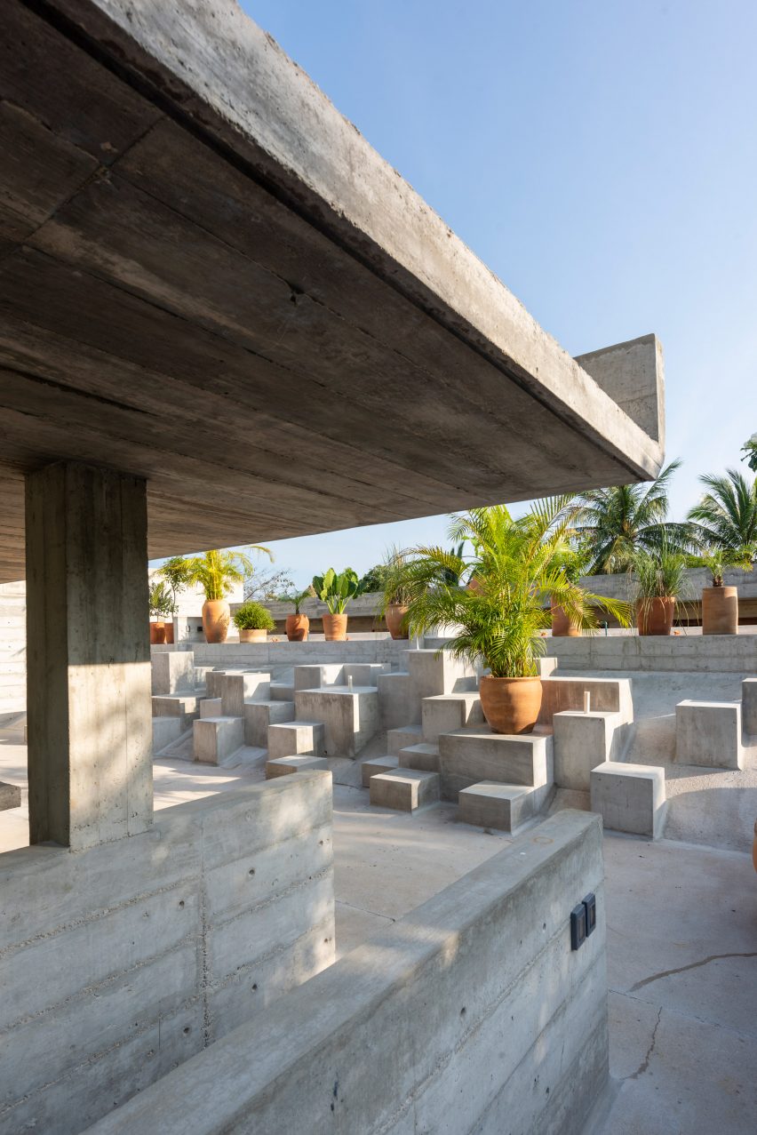 Casa To by Ludwig Godefroy