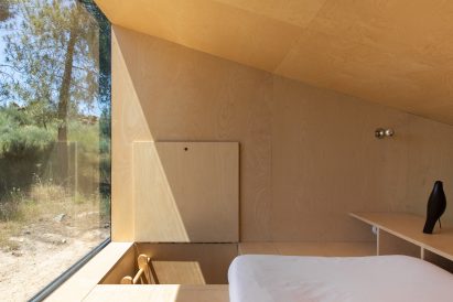 Mezzanine bedroom of Chestnut House in Portugal