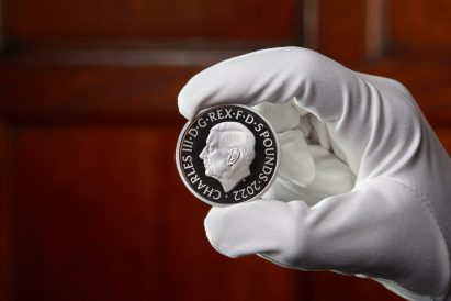 Commemorative £5 coin