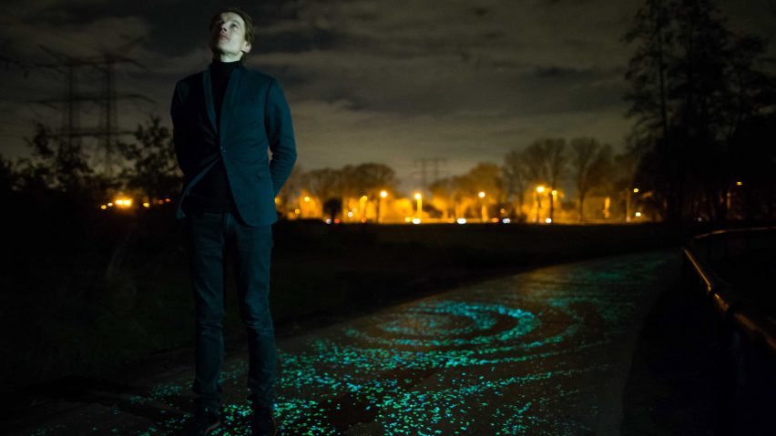 Daan Roosegarde in front of a light installation