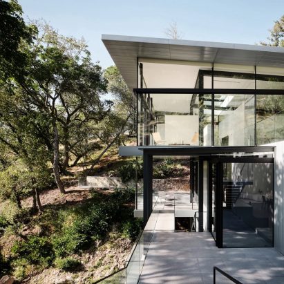 Dezeen Debate newsletter features "suffocating" house overlooking a California creek