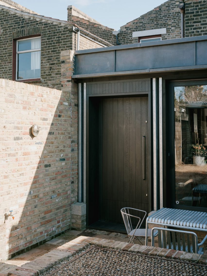 Magpie House extension by DGN Studio