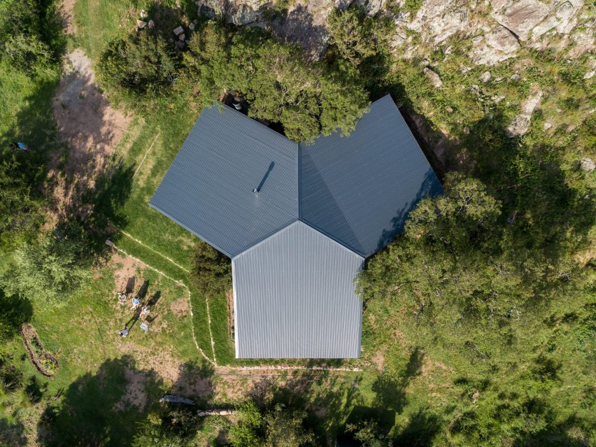 Rancho Serrano by Diaz Marcellino Arquitectos