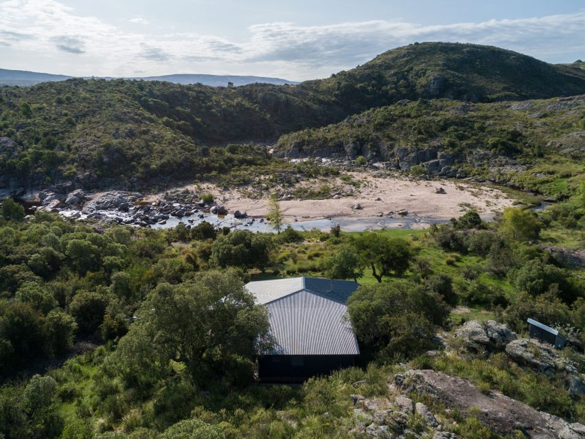 Rancho Serrano by Diaz Marcellino Arquitectos