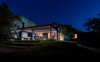 Rancho Serrano by Diaz Marcellino Arquitectos with illuminated porch