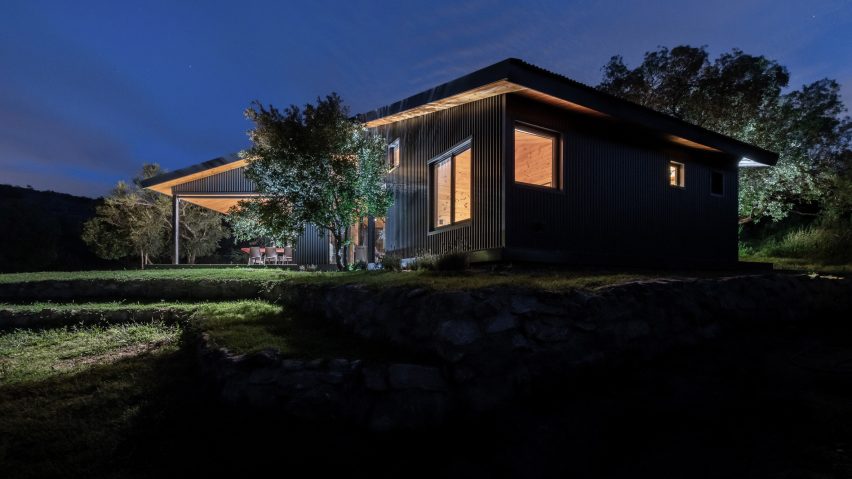 Rancho Serrano by Diaz Marcellino Arquitectos