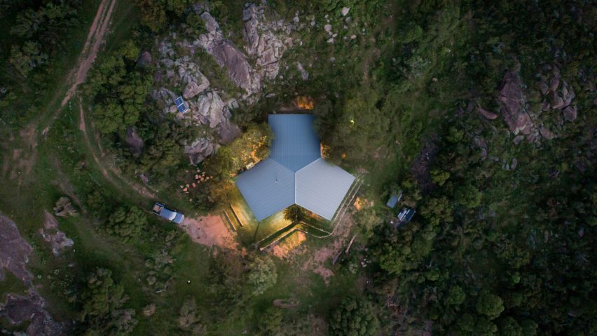 Rancho Serrano by Diaz Marcellino Arquitectos
