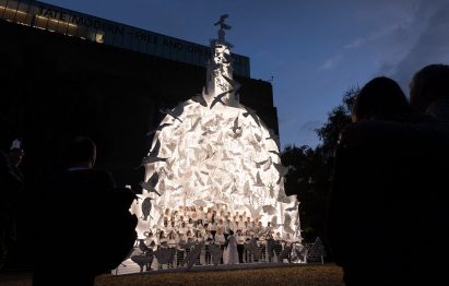 Illuminated sculpture