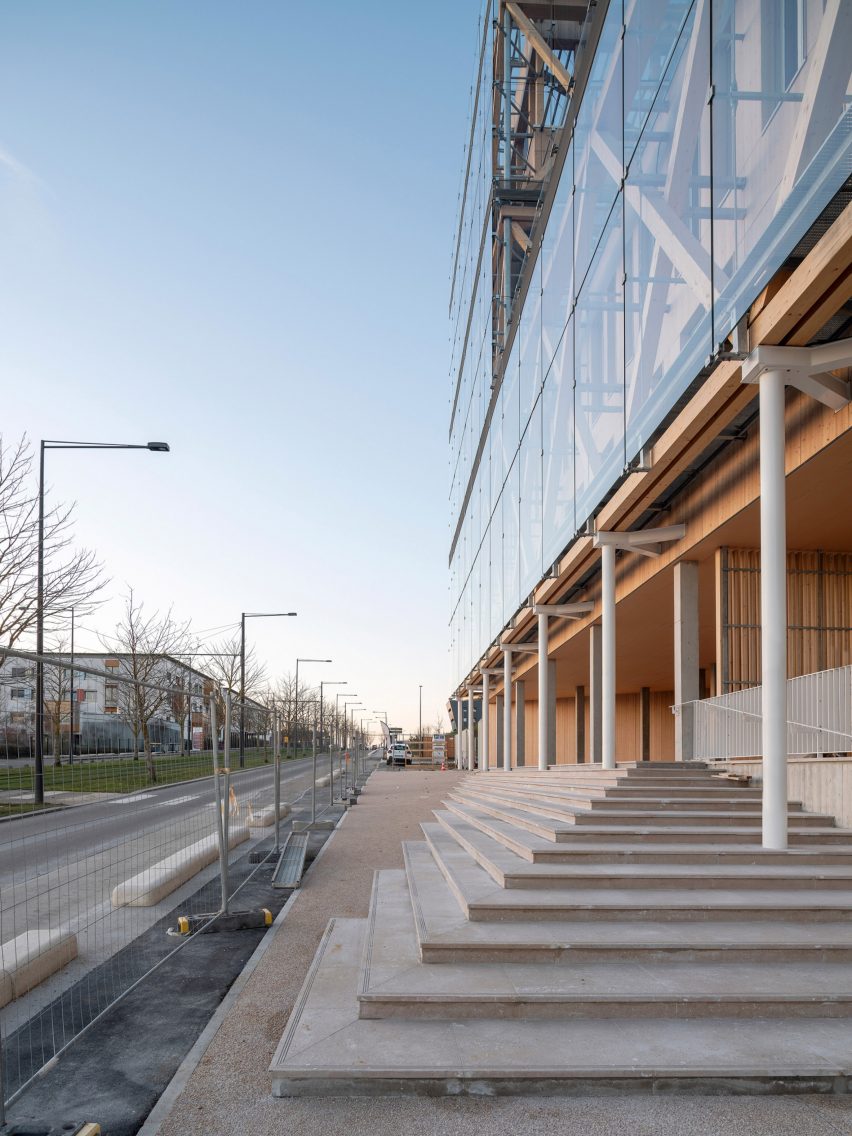 GRAAM Architecture wraps Burgundy office building in timber exoskeleton and "glass veil"
