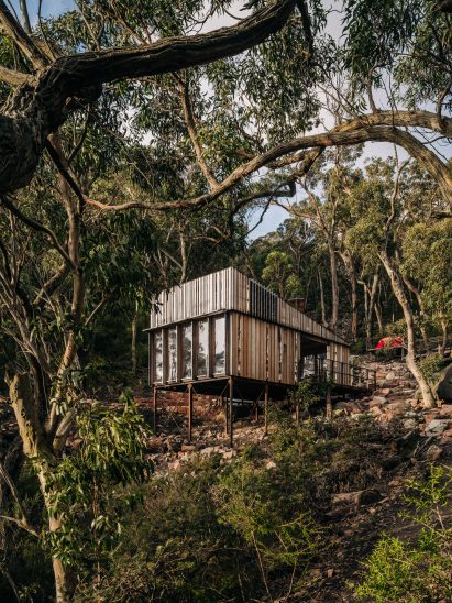 Stilted cabin on Grampians Peaks Trail 