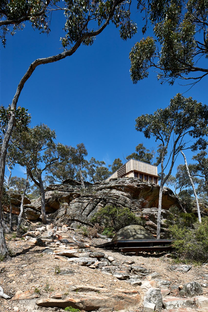 Exterior of Grampians Peaks Trail hiking shelter by Noxon Giffen and McGregor Coxall