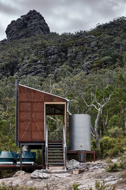 Cabin by Noxon Giffen and McGregor Coxall in Australia