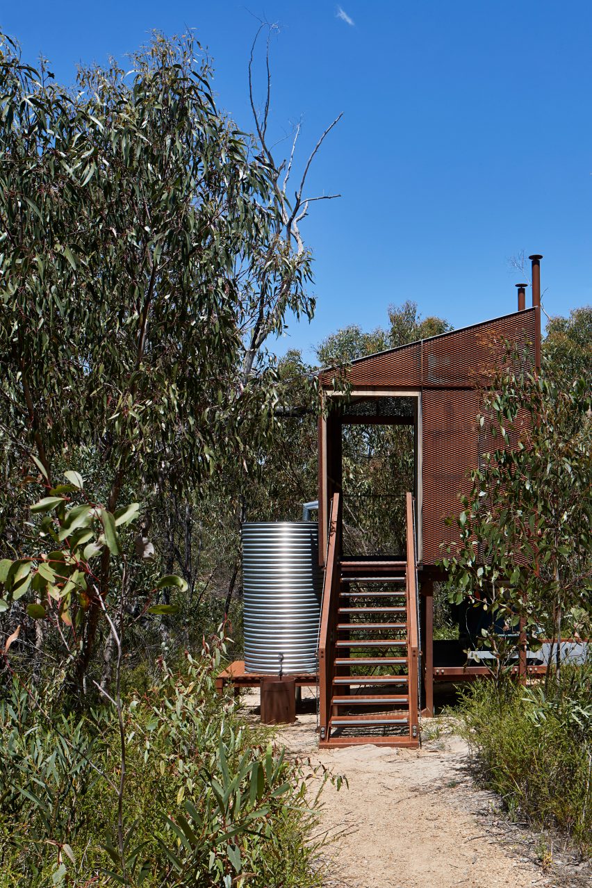 Exterior of Grampians Peaks Trail hiking shelter by Noxon Giffen and McGregor Coxall