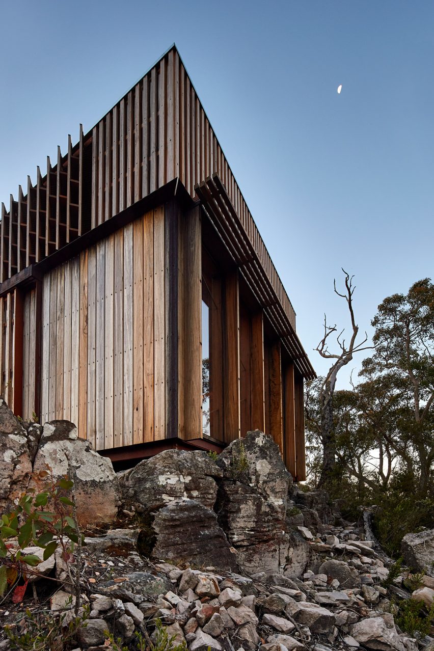 Exterior of Grampians Peaks Trail hiking shelter by Noxon Giffen and McGregor Coxall