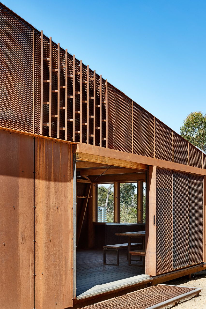 Exterior of Grampians Peaks Trail hiking shelter by Noxon Giffen and McGregor Coxall
