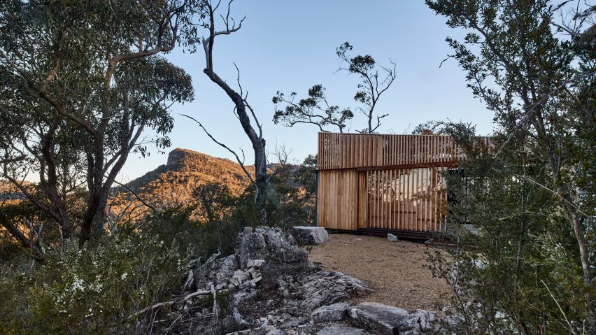 Grampians Peaks Trail hiking shelter by Noxon Giffen and McGregor Coxall
