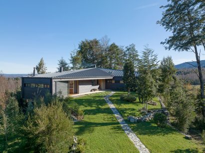 House on Chilean mountains by Hebra Arquitectos