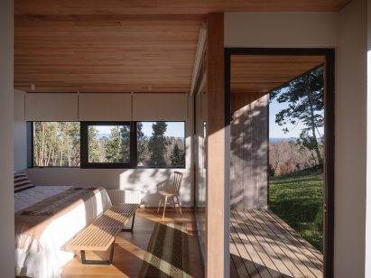 Apfel House by Hebra Arquitectos