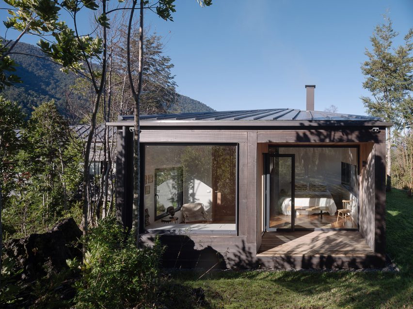 Apfel House by Hebra Arquitectos