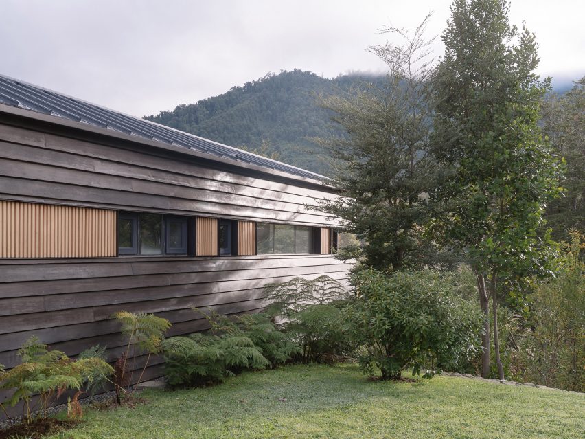 Apfel House by Hebra Arquitectos