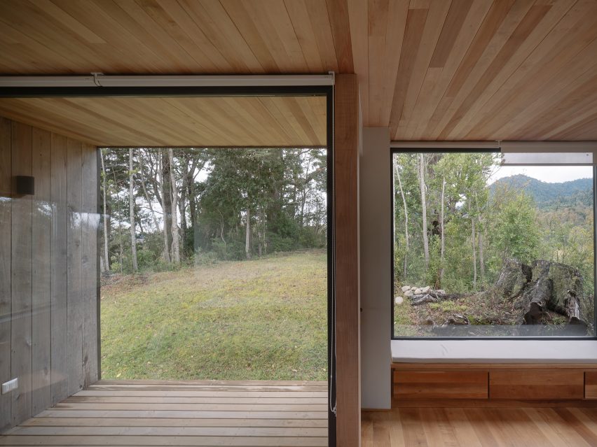 Apfel House by Hebra Arquitectos