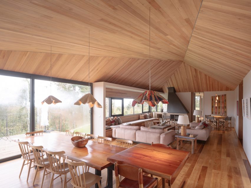 Apfel House by Hebra Arquitectos