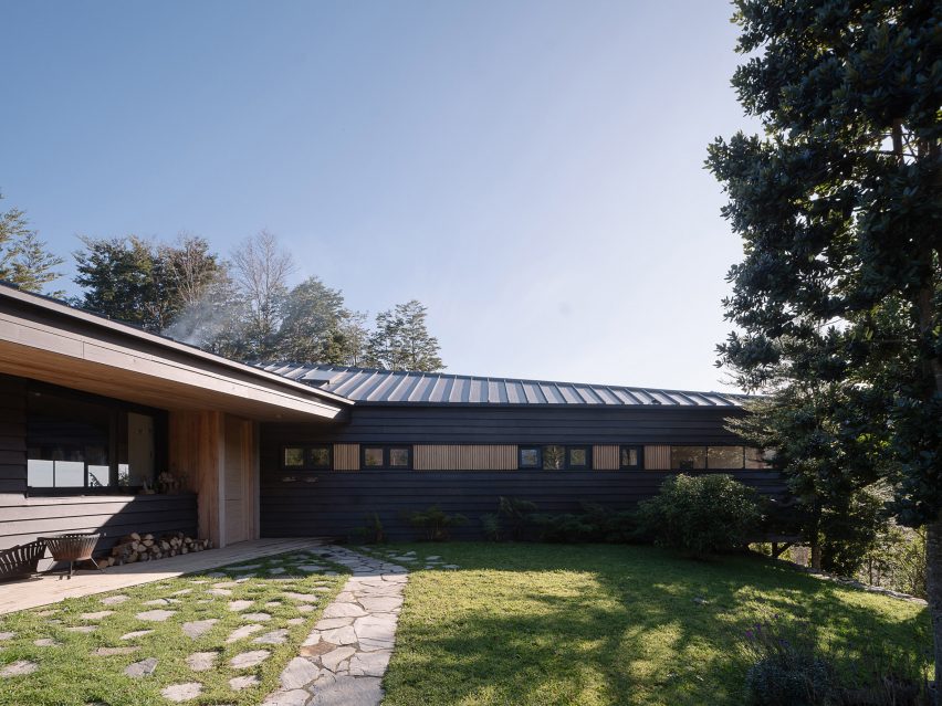Apfel House by Hebra Arquitectos