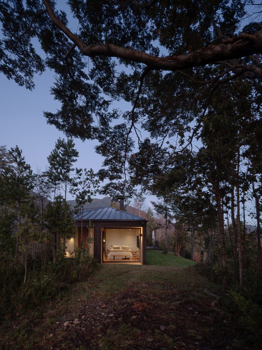 Apfel House by Hebra Arquitectos
