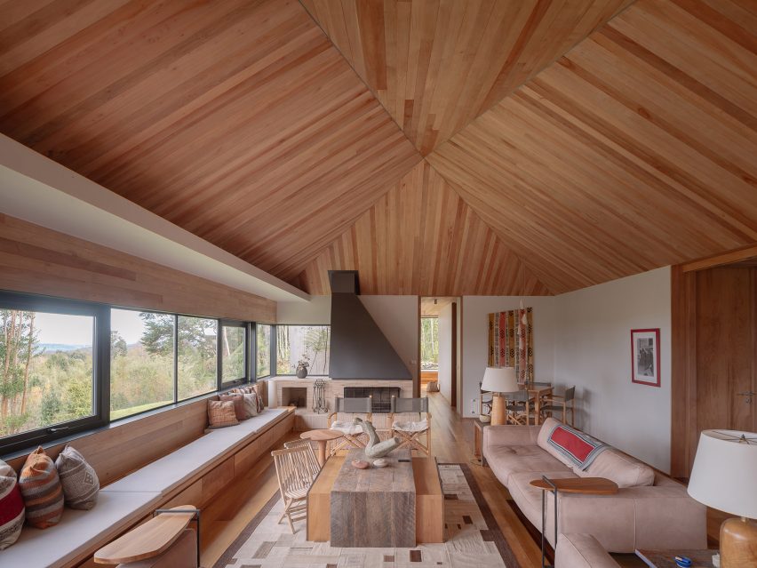 Apfel House by Hebra Arquitectos