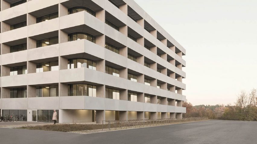 Geo and Environmental Centre (GUZ) is a grey building informed by stone