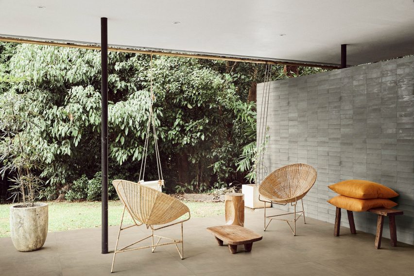 Photograph of outdoor terrace with greige tiles laid horizontally on one back wall