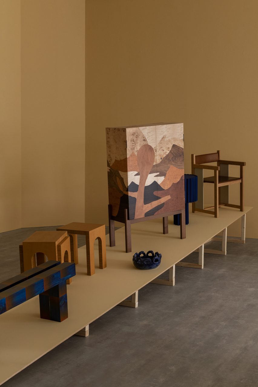 Lacquered bench and decorative cabinet in exhibition